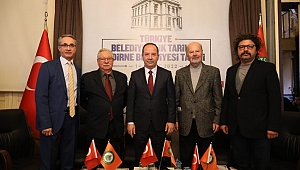 BELEDİYEDEN EMEKLİ PERSONELE PLAKET