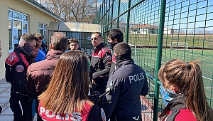 FUTBOL MAÇINDA ÇIKAN KAVGADA 2 HAKEM YARALANDI