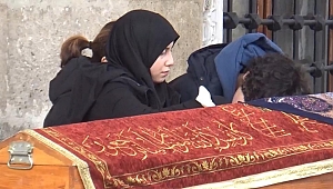 ÖLÜMÜ SIRLARLA DOLU EBRU, EDİRNE’DE TOPRAĞA VERİLDİ