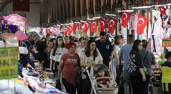 ÇARŞIDA BAYRAM HAREKETLİLİĞİ