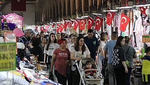 ÇARŞIDA BAYRAM HAREKETLİLİĞİ