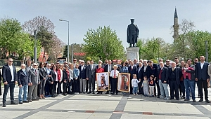 CHP EDİRNE İL BAŞKANLIĞI ÇELENK SUNMA TÖRENİ DÜZENLEDİ