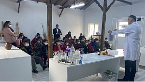 ÖĞRENCİLER, MÜZEDE FEN BİLGİSİ DERSİ İŞLEDİLER