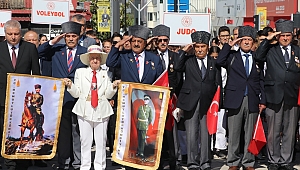 19 MAYIS ATATÜRK'Ü ANMA, GENÇLİK VE SPOR BAYRAMI, TÖRENLERLE KUTLANDI