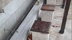 REZALET! CAMİİ ŞADIRVANINDA ALKOL MASASI KURMUŞLAR