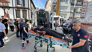 15 YAŞINDAKİ SÜRÜCÜ YAYALARA ÇARPTI: 3 YARALI
