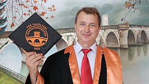 48 YAŞINDA ÜÇÜNCÜ ÜNİVERSİTESİNİ BİTİRDİ