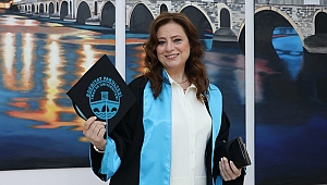 OĞLUNUN KEŞKE ÖĞRETMEN OLSAYDIN SÖZÜYLE 54 YAŞINDA 2. KEZ ÜNİVERSİTE BİTİRDİ