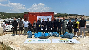 SAROS KÖRFEZİ'NDE DİP TEMİZLİĞİ YAPAN DALGIÇLAR DENİZDEN PLASTİK ATIK TOPLADI