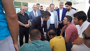 VALİ KIRBIYIK VE BAŞKAN GÜRKAN KAZAZEDELERİ HASTANEDE ZİYARET ETTİ