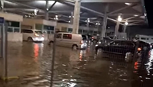 KAPIKULE'DE ARAÇLAR SU İÇİNDE KALDI