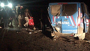 JANDARMA EKİBİNE OTOMOBİL ÇARPTI, 1 UZMAN ÇAVUŞ ŞEHİT OLDU