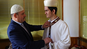 EDİRNE'DE İMAM HATİP ÖĞRENCİLERİ, OKULDA ÖĞRENDİKLERİNİ CUMA NAMAZI KILDIRARAK PEKİŞTİRİYOR