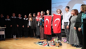 ÖĞRENCİLERDEN DUYGULANDIRAN TİYATRO OYUNU