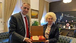 ÜNER, CHP GENEL MERKEZ’İNDE ZİYARETLERİNİ SÜRDÜRÜYOR
