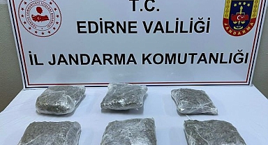 4 KİLO 500 GRAM ESRAR ELE GEÇİRİLEN OTOMOBİLDEKİ 3 ŞÜPHELİ GÖZALTINA ALINDI