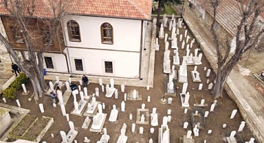 HASAN SEZAİ DERGAHI HAZİRESİNDEKİ MEZAR TAŞLARI ONARILDI