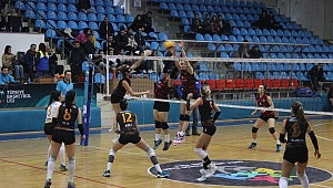 İLK YARIYI GALİBİYETLE KAPADILAR