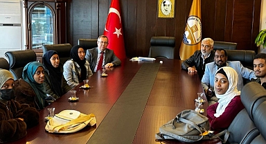 REKTÖR TABAKOĞLU’NDAN ETİYOPYALI ÖĞRENCİLERDEN ZİYARET