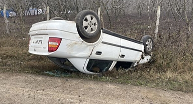 TAKLA ATAN OTOMOBİLDEKİ ÇİFT YARALANDI