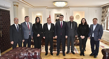 BULGARİSTAN'DAN GELEN TÜRK HEYETİ VALİ KIRBIYIK'I ZİYARET ETTİ