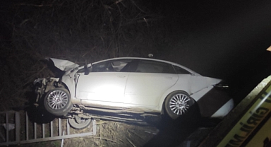 EDİRNE’DE KÖPRÜDEN UÇAN OTOMOBİLDEKİ 5 KİŞİ YARALANDI