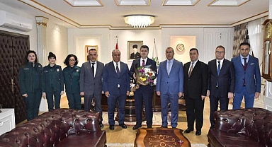 GÜMRÜLÇÜLER DÜNYA GÜMRÜK GÜNÜNDE VALİ KIRBIYIK’I ZİYARET ETTİLER