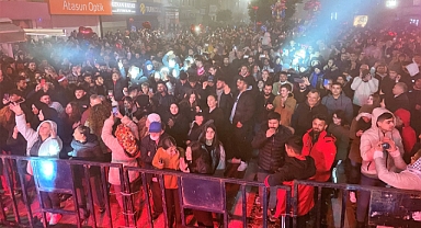SARAÇLAR CADDESİNDE YENİ YIL COŞKUSU
