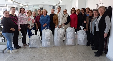 DEPREMZEDELER İÇİN KIŞLIK KIYAFET DİKİYORLAR