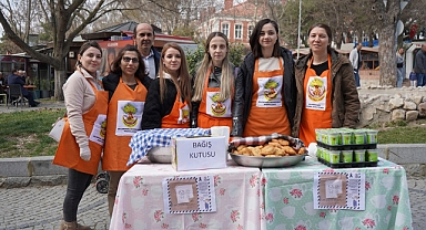 DEPREMZEDELERE KONTEYNER ALABİLMEK İÇİN LOKMA YAPIP SATTILAR