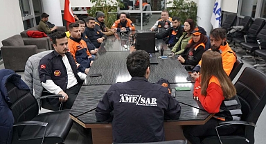 ENKAZDAN 2 KİŞİYİ SAĞ KURTARAN EDİRNE MAHALLE AFET GÖNÜLLÜLERİ KENTE DÖNDÜ