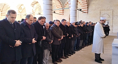GÜLEN HOCA İÇİN GIYABİ CENAZE NAMAZI KILINDI