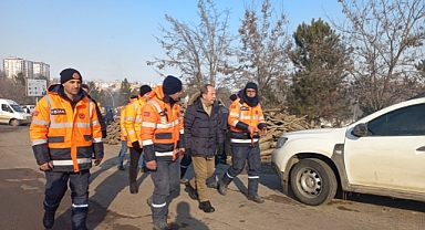 GÜRKAN, DEPREMİN VURDUĞU ELBİSTAN’DA