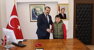 KUMBARASINI AFETZEDELERE BAĞIŞLADI