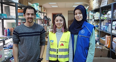 ÖĞRENCİLER YARDIM ÇALIŞMALARINA İLK GÜNDEN BERİ KATKI SAĞLIYOR