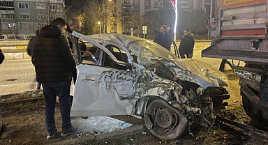 TRAFİK KAZASINDA 2 KİŞİ YARALANDI