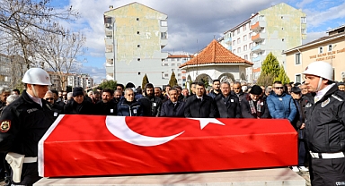 VEFAT EDEN ESKİ EMNİYET MÜDÜRÜ EDİRNE'DE TOPRAĞA VERİLDİ
