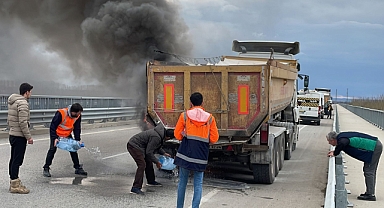 EDİRNE'DE ASFALT MALZEMESİ YÜKLÜ TIR ÇIKAN YANGINDA HASAR GÖRDÜ