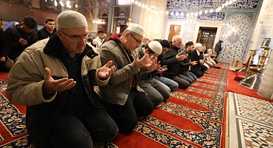 İLK TERAVİH NAMAZI KILINDI
