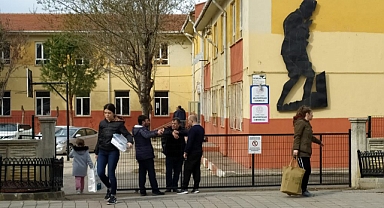 KEŞAN'DA DEPREME DAYANIKSIZ OLDUĞU BELİRLENEN OKUL BİNASI TAHLİYE EDİLDİ