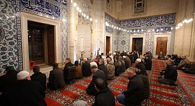 RESTORASYONUN SÜRDÜĞÜ SELİMİYE CAMİSİ SINIRLI SAYIDA ZİYARETÇİYLE RAMAZANI KARŞILADI