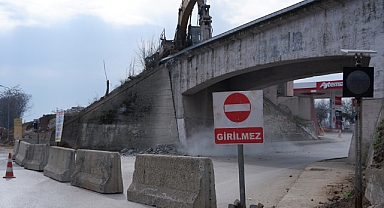 TARİHİ TUNCA KÖPRÜSÜ 5 GÜN TRAFİĞE KAPATILDI