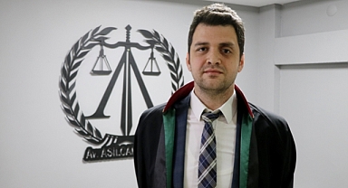SALDIRIDA GÖZÜNÜ KAYBEDEN AVUKAT YILMADAN MESLEĞİNİ SÜRDÜRÜYOR