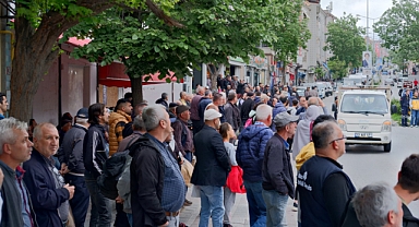 YANGIN MERAKLI GÖZLERLE İZLENDİ