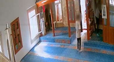 CAMİDEN SADAKA KUTUSUNU ÇALDILAR