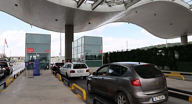 GURBETÇİLER SINIR KAPILARINDA SÜRELERİN KISALMASINDAN MEMNUN