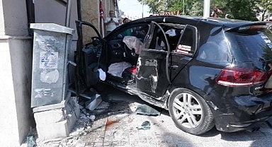 MOTOSİKLETLE ÇARPIŞMAMAK İÇİN DUVARA ÇAPTI