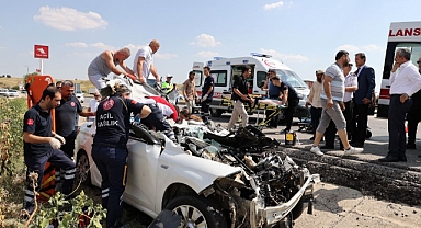 TRAFİK KAZASINDA 1 POLİS YAŞAMINI YİTİRDİ, 2'Sİ POLİS 5 KİŞİ YARALANDI