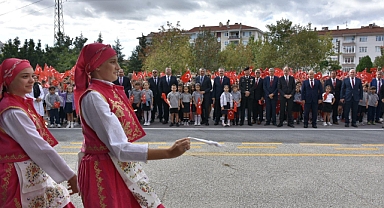 İLKÖĞRETİM HAFTASI AÇILIŞ PROGRAMINDA İSTİKLAL MARŞI OKUNMADI