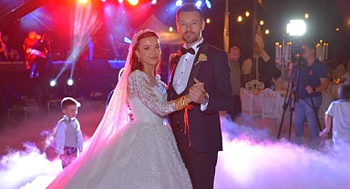 ÜNER ÇİFTİNDEN MUHTEŞEM DÜĞÜN